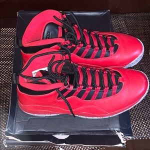 Used in condition w box little scratch by the toes